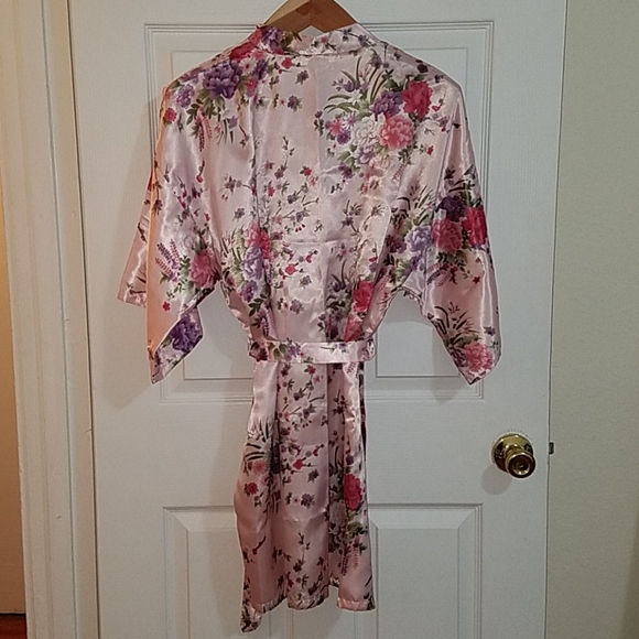 NWOT Floral Kimono Robe - Picture 2 of 10